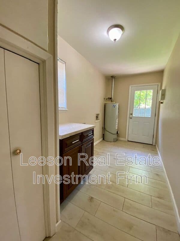 Bossier City House: 2320 Melrose Ave