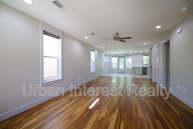 Freeport Townhome: 47 Palm Street
