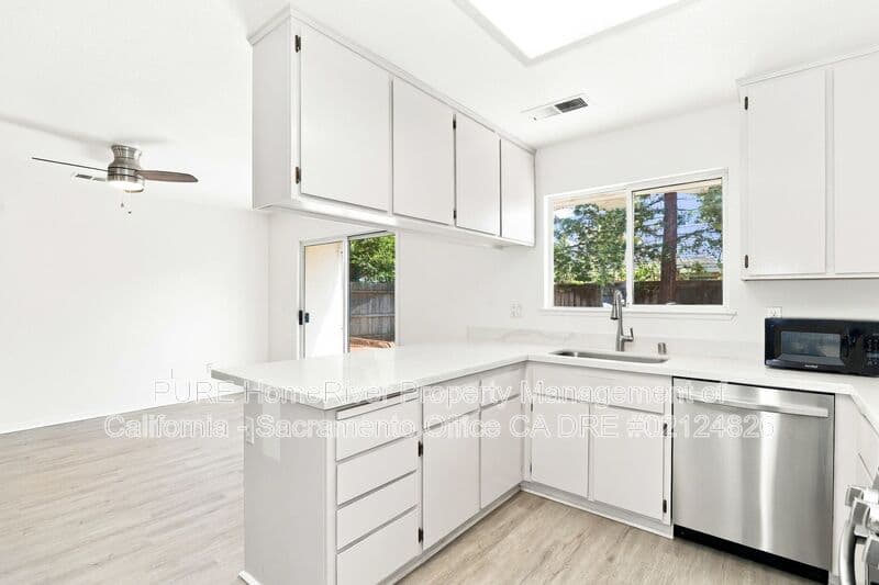 Davis House: 2224 Glacier Dr