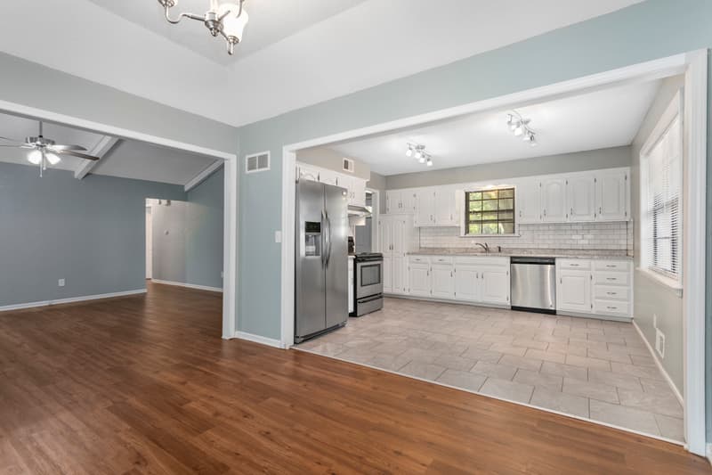 Lee's Summit House: 3513 NE Stanton St