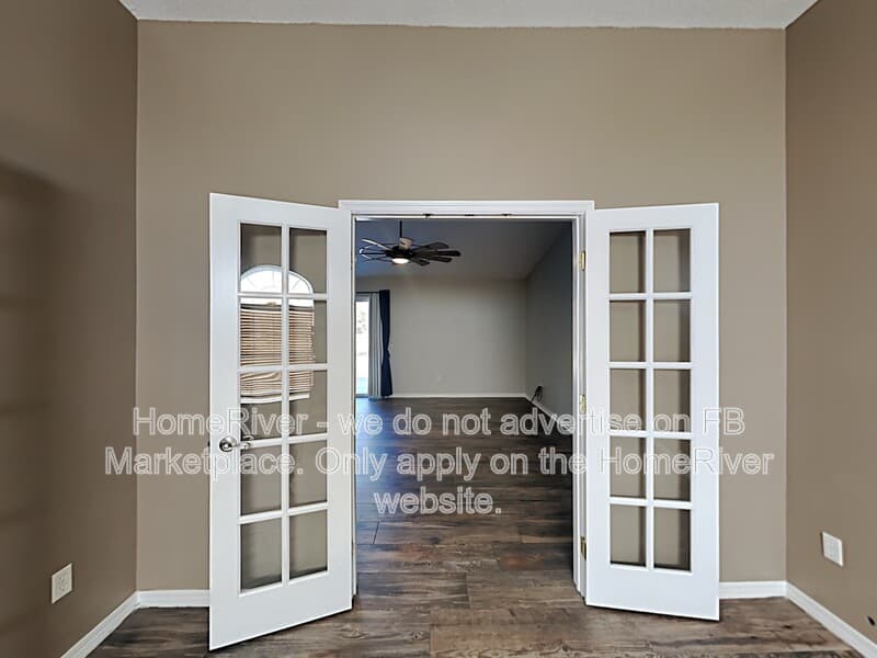 Navarre House: 7036 Sawfish St