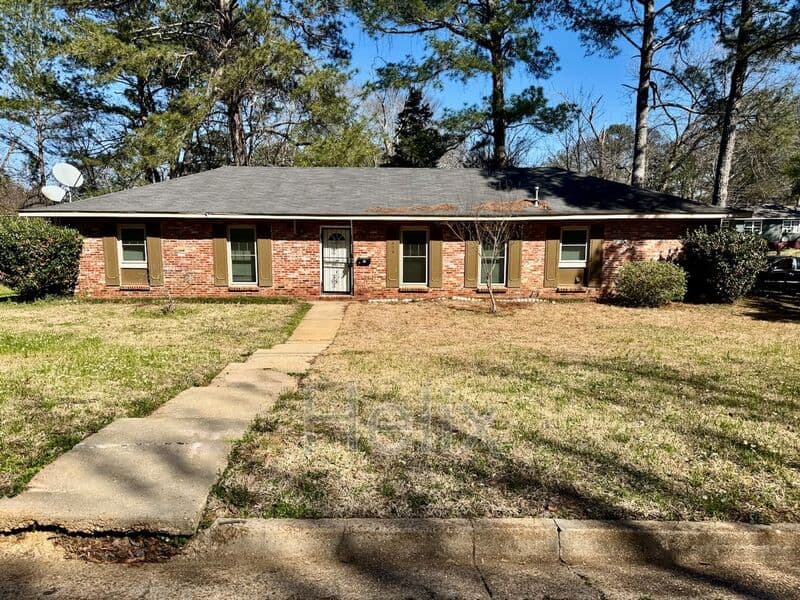 Jackson House: 1654 Camellia Ln
