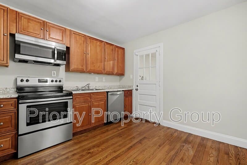 Charlotte House: 1317 Remount Road
