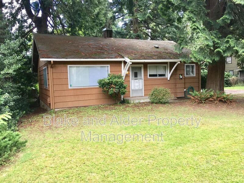 Milwaukie House: 11112 SE Home Ave