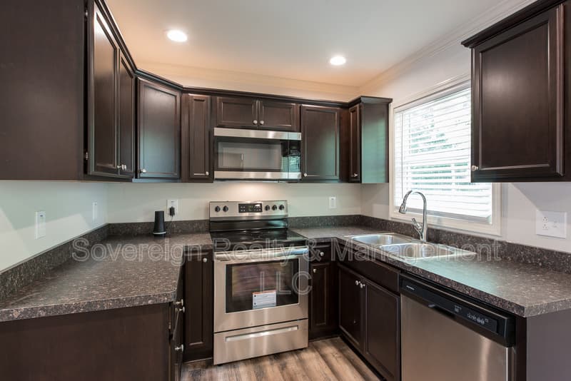 Atlanta House: 455 Bolton Rd NW