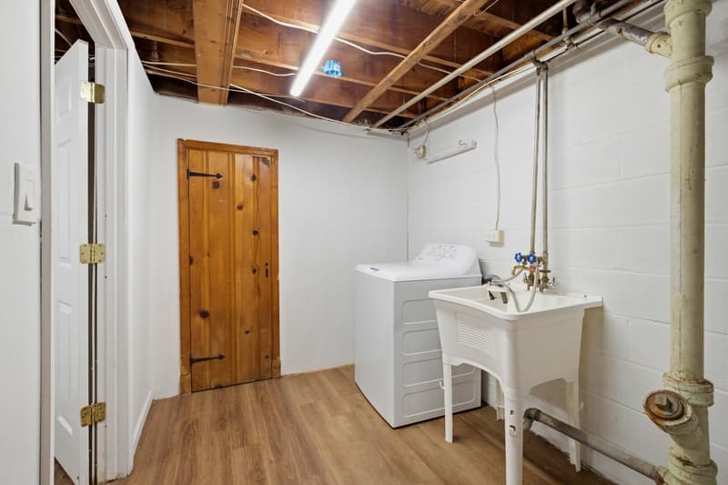 Baltimore Townhome: 3770 Ravenwood Avenue