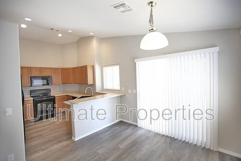 Peoria House: 8023 W Melinda Ln