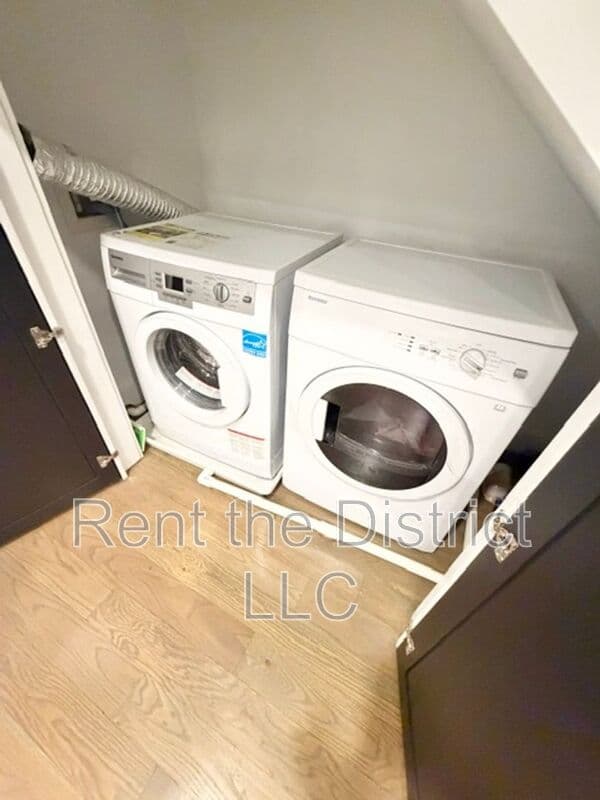 Washington Condo: 2615 University Place NW