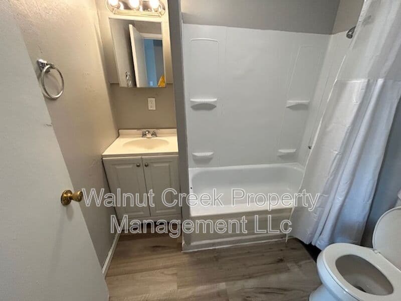 Lorain House: 939 W 22nd Street