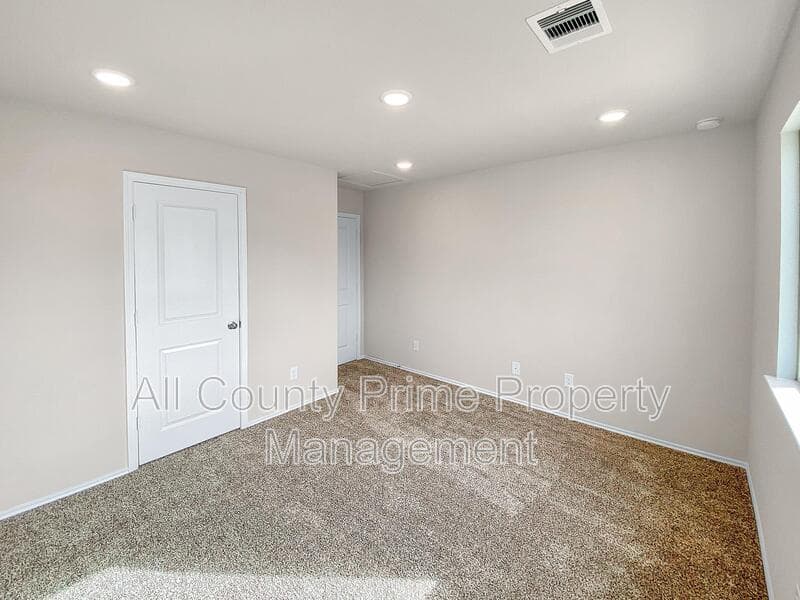 Willis House: 13071 Clear View Dr