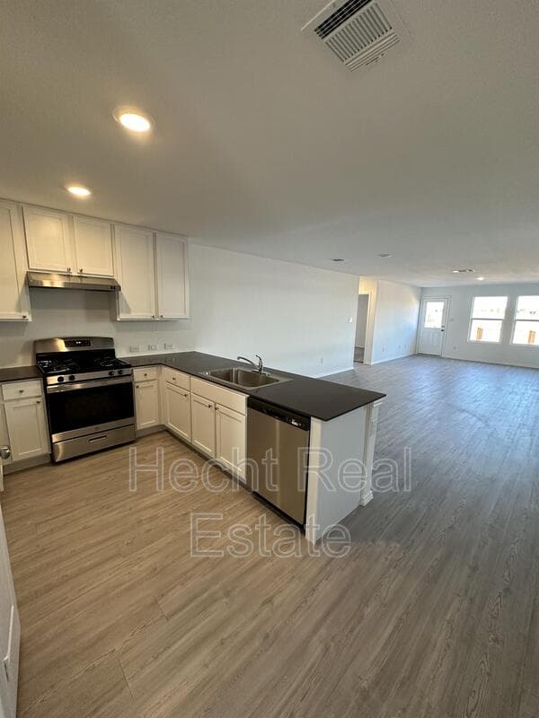 Seguin House: 5850 Coahuila
