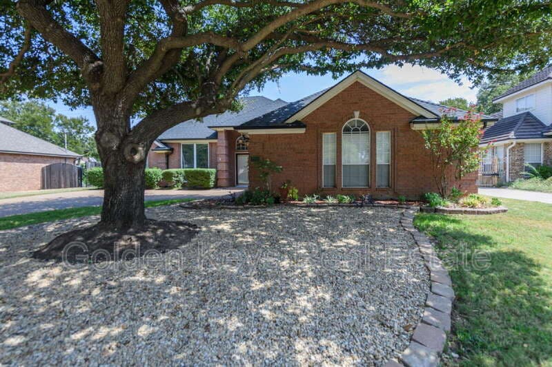 Hurst House: 3120 Steve Dr