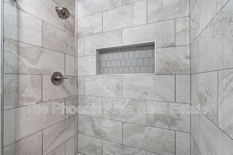 Chandler House: 1115 W Estrella Dr