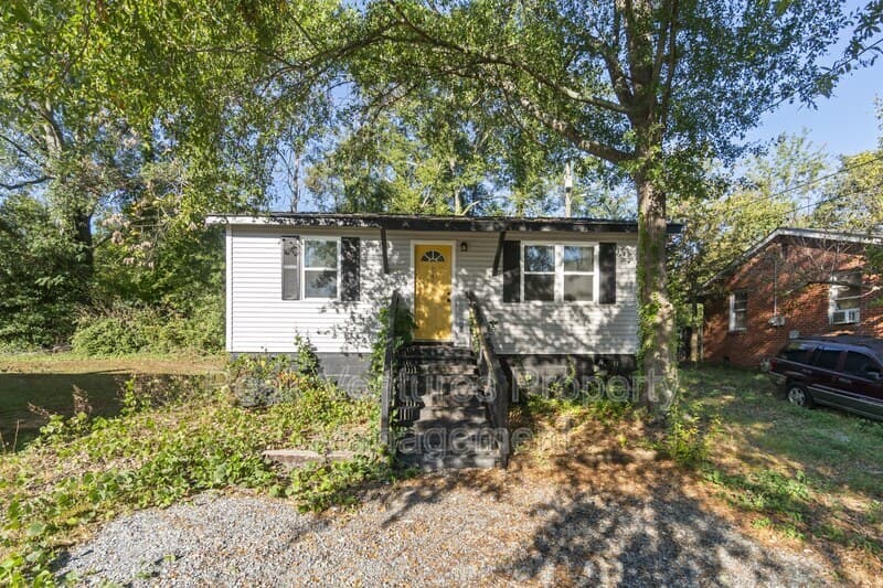 Spartanburg House: 840 S Liberty St