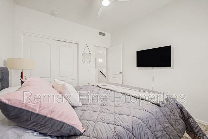 Mesa House: 3563 N Tuscany