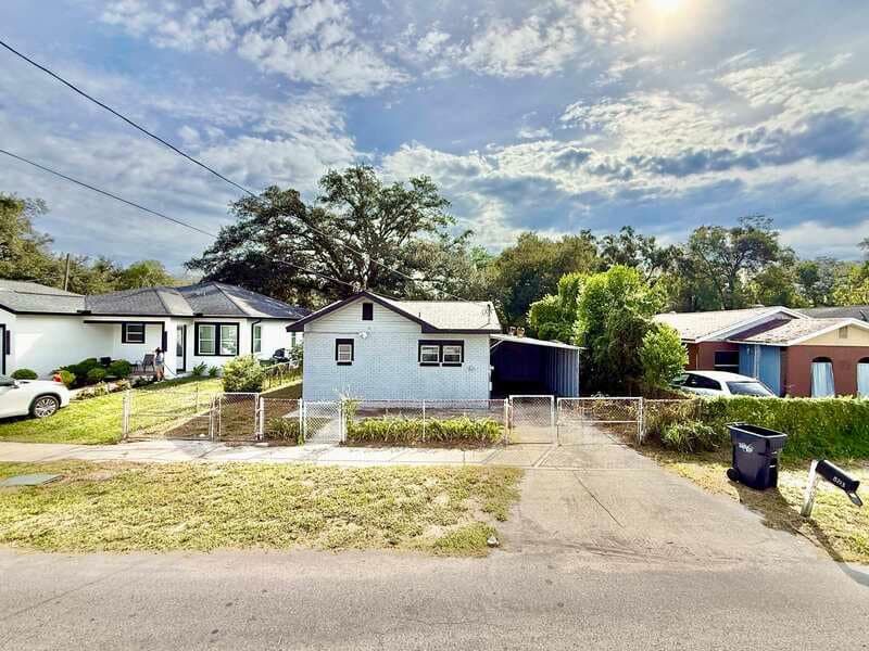 Tampa House: 8213 North Elmer Street