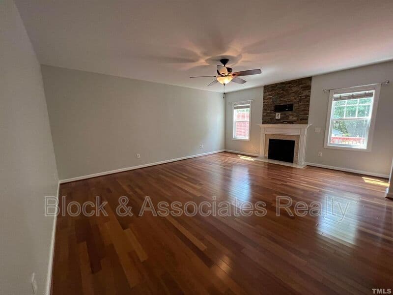 Holly Springs House: 332 Covenant Rock Lane