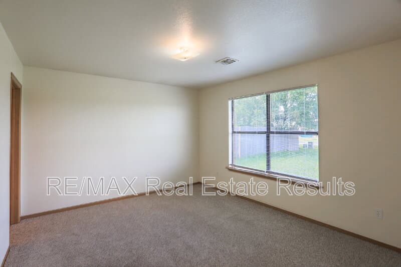 Rogers Condo: 2223 W Roselawn St
