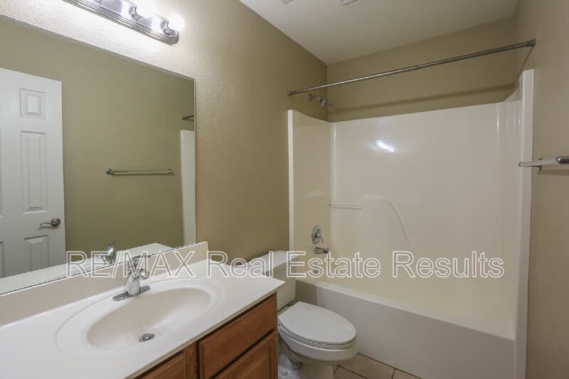 Centerton House: 1071 Evergreen St