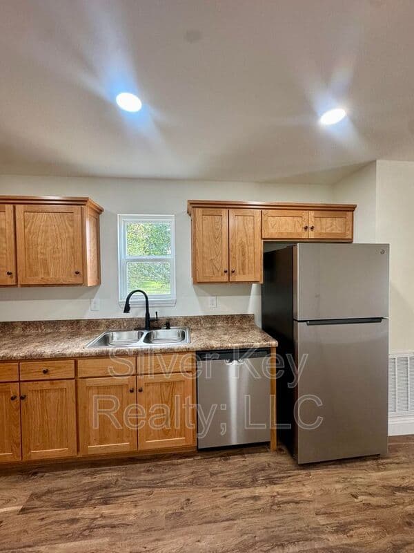Athens Townhome: 318 Million Street
