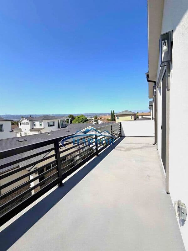 Torrance House: 2126 W 238th Street