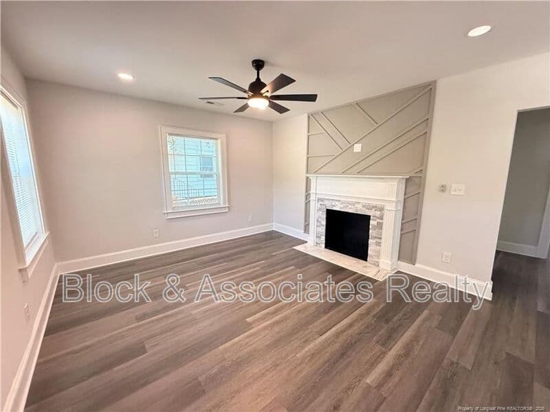 Fayetteville House: 110 KENSINGTON CIR