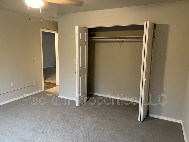 Anchorage House: 3310 Boniface Parkway #18