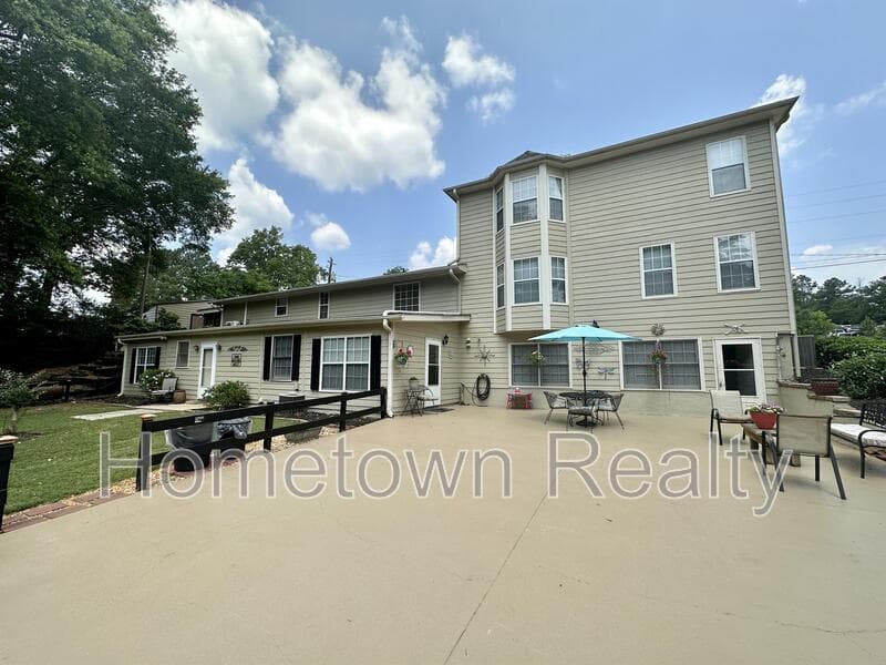 McDonough House: 20 Coffey Lane