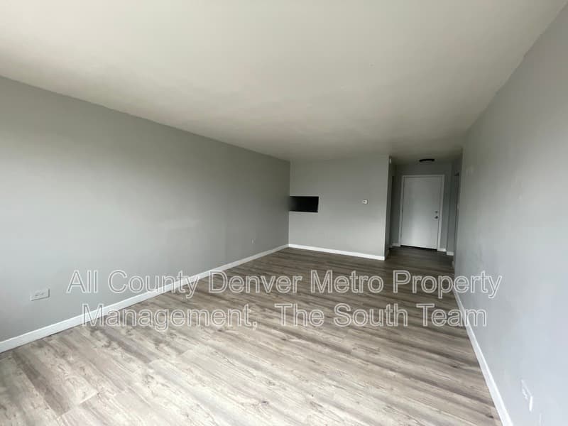 Aurora Condo: 1590 Clinton St