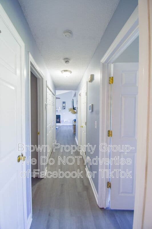 Fayetteville House: 5598 Windy Knoll Pl