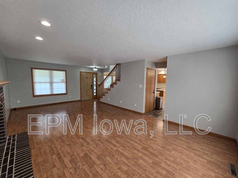 Cedar Falls House: 4710 Donald Drive