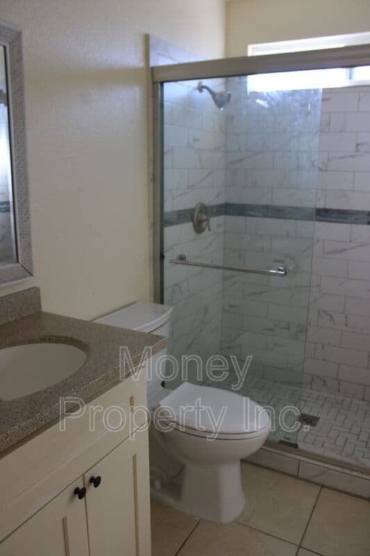 San Diego House: 1444 Honeysuckle Lane