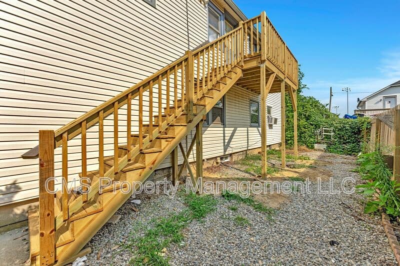 Jamesburg Condo: 37 Hooker St