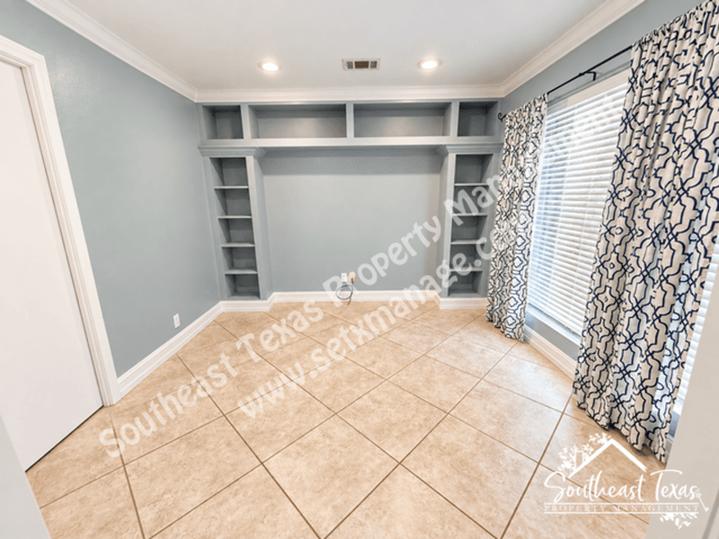 Beaumont House: 6030 Zenith Lane