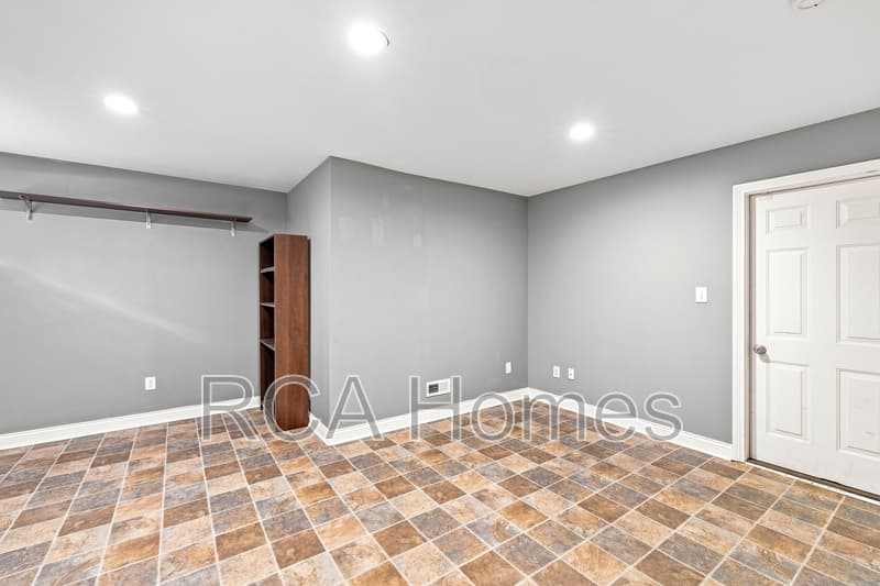 Indianapolis House: 232 East Saint Joseph Street - 1