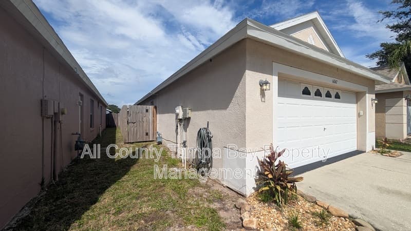Wesley Chapel House: 6047 White Sails Dr