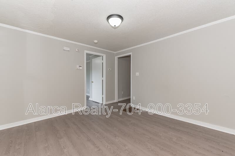 Charlotte House: 9333 Kendall Dr