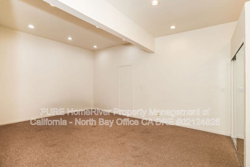 Sonoma Condo: 201 Meadowlark Ln
