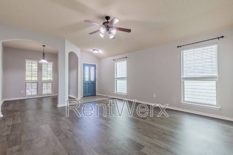 San Antonio House: 5815 Southern Knoll