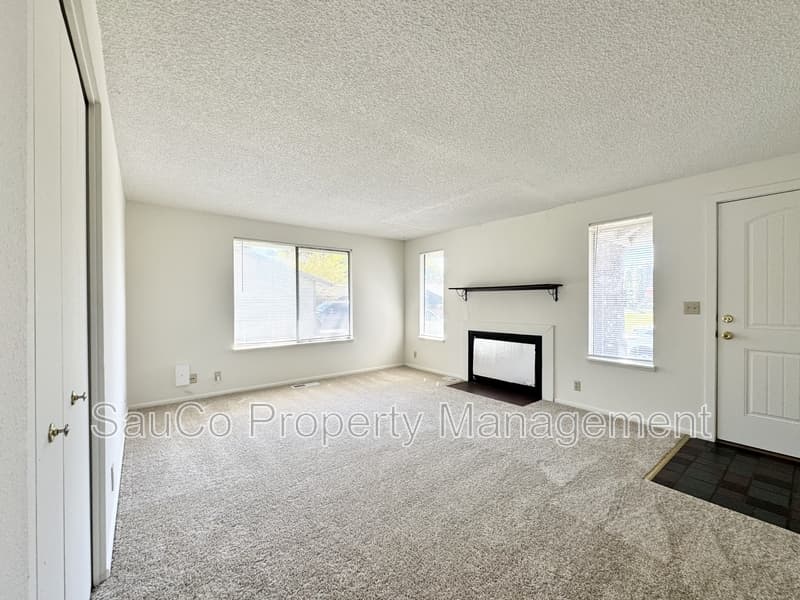 Hillsboro House: 1958 Northeast Darby Street