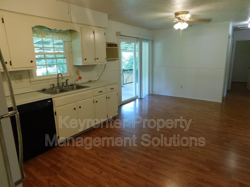 Churchville House: 560 Dry Branch Road