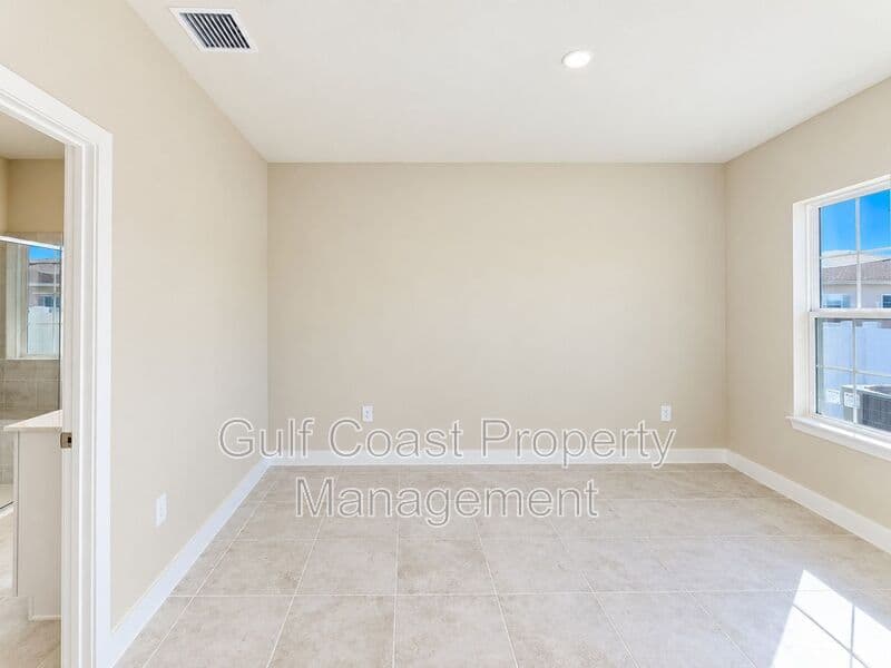 Bradenton House: 4612 Spire Run