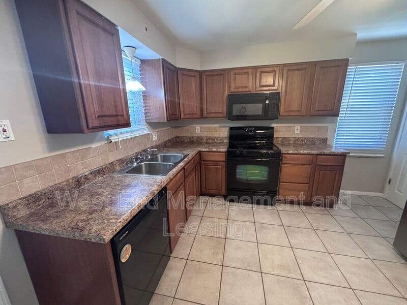 Saint Louis House: 6411 Clifton Hills Dr
