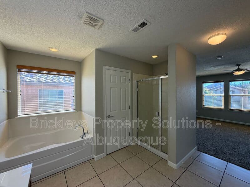 Rio Rancho House: 418 Paseo Roja Pl NE