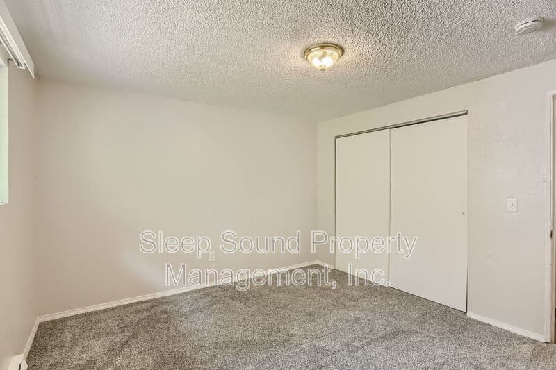 Oregon City Condo: 691 Molalla Avenue