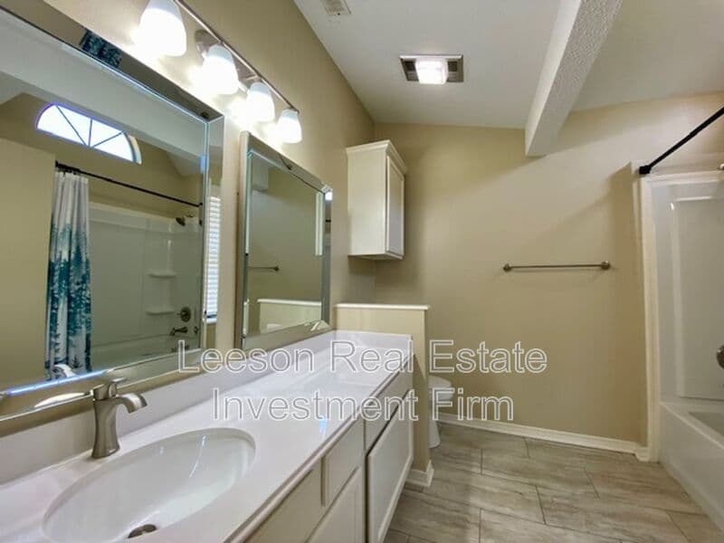 SHREVEPORT House: 9221 Ellerbe Rd.
