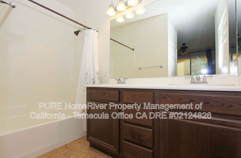 Temecula House: 44916 Honey Locust Dr