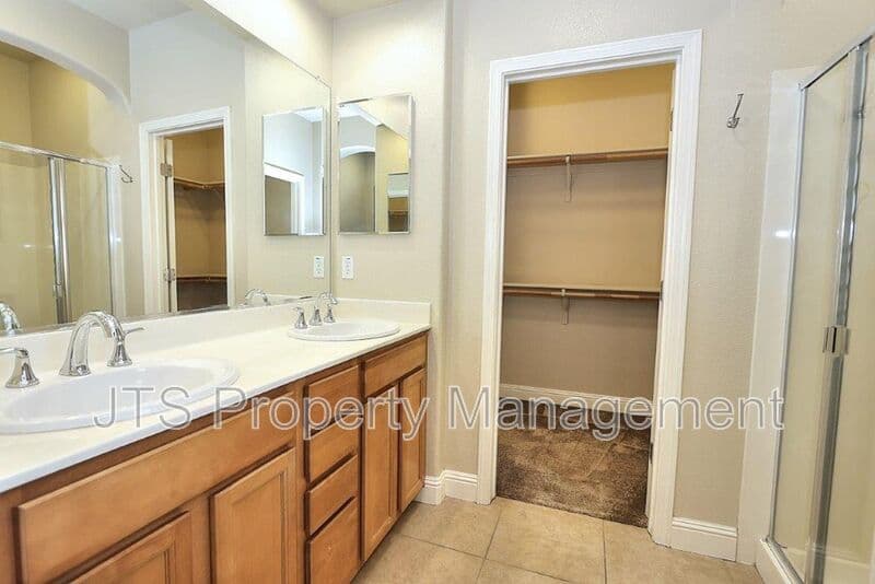 Orangevale House: 9041 Crescenda Lane