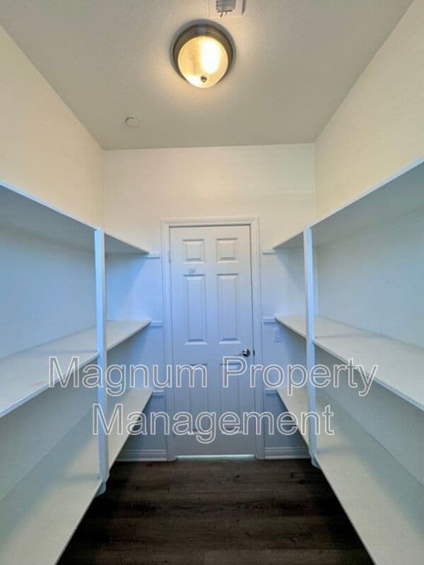 Murrieta House: 30197 Slate St