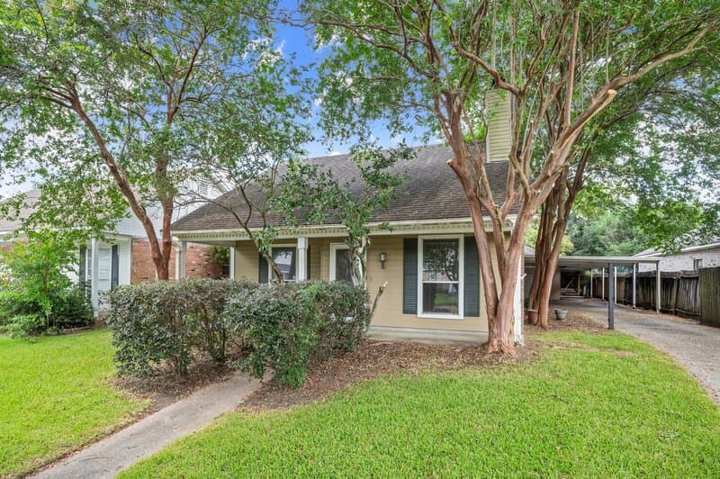 Baton Rouge House: 692 John Henry Drive